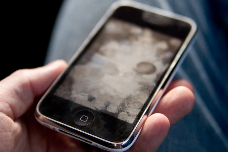 Smartphone propre : comment bien nettoyer son téléphone ?
